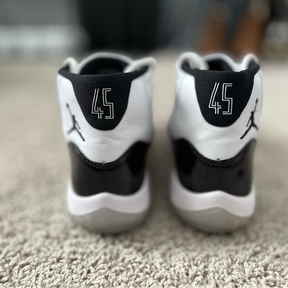Air Jordan 11 Concords in size 8 - Picture 2 of 5